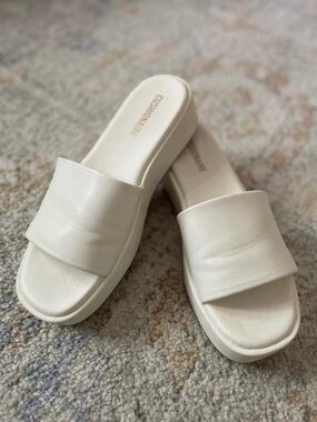 Cushionaire White Faux Leather Platform Wedge Slides - Size 7.5